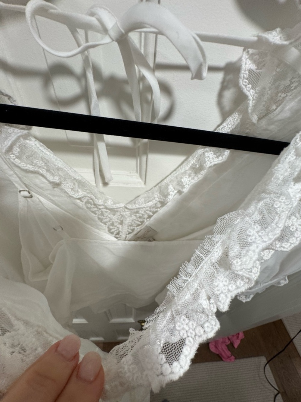 Women's White Cotton Lace V-Neck Puff Sleeve Top - Picture 5 of 10
